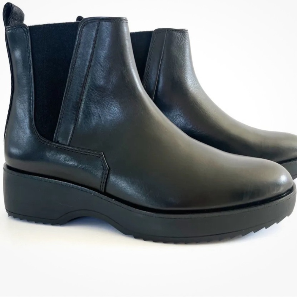 Louise Et Cie Zareb Ankle Bootie Women's 8M Black Leather Slip On Modern NEW